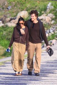 Bruna Marquezine processa agência e fotógrafo por imagens feitas em apartamento com Shawn Mendes