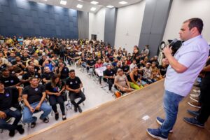 Roberto Cidade dialoga com artistas e produtores culturais sobre propostas para o setor