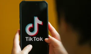 TikTok é multado em R$ 153,7 milhões no Brasil por irregularidades no uso de dados de adolescentes