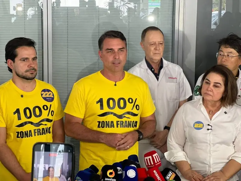 Flávio Bolsonaro e Zona Franca de Manaus durante agenda de campanha no Polo Industrial de Manaus.