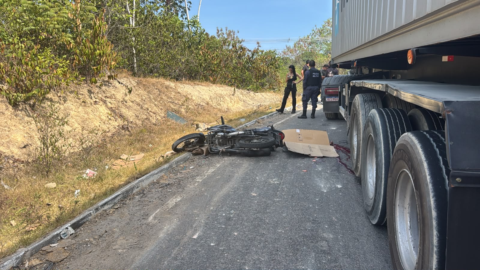 Acidente no Distrito Industrial deixou motociclista morto na avenida dos Oitis, em Manaus.