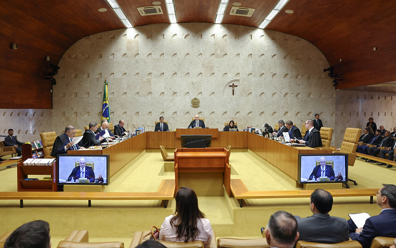 Julgamento de Moraes e Mendonça no STF foi suspenso após pedido de vista de Flávio Dino.