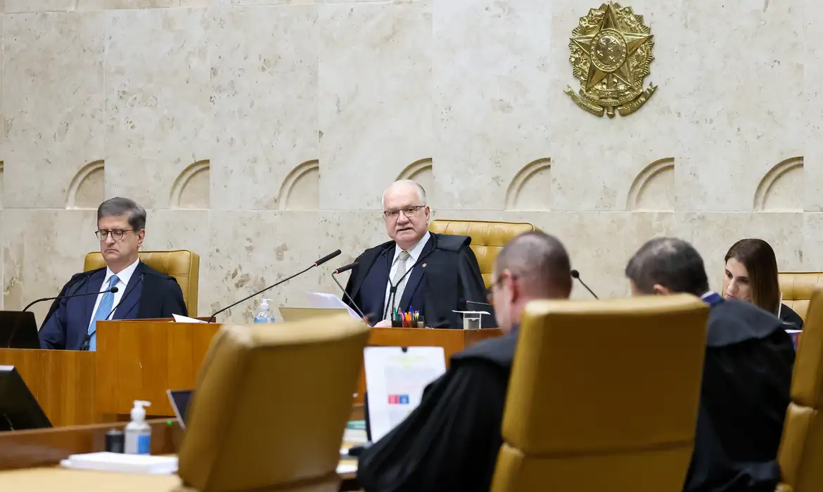 Crise no STF leva ex-ministros a pedir sessão pública e apuração rigorosa.