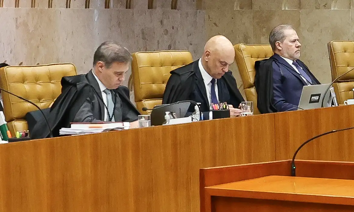 Ministro André Mendonça durante sessão do Supremo Tribunal Federal, em Brasília.