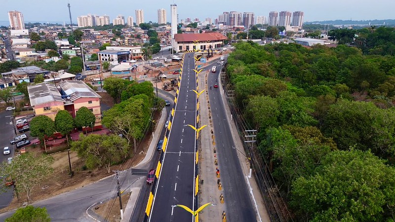 Alça superior do Passarão aberta ao tráfego na avenida Coronel Teixeira, zona Oeste de Manaus.